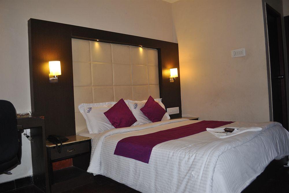 Hotel Mars Classic Chennai Bagian luar foto