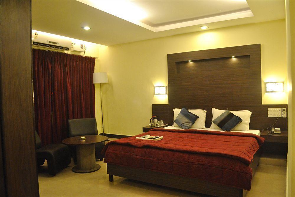 Hotel Mars Classic Chennai Bagian luar foto