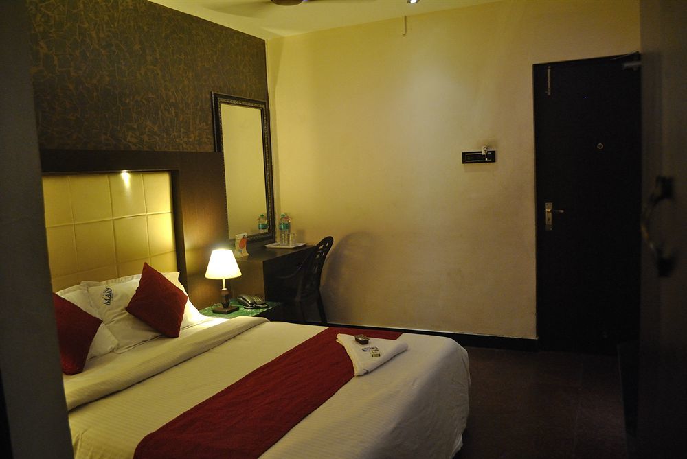 Hotel Mars Classic Chennai Bagian luar foto