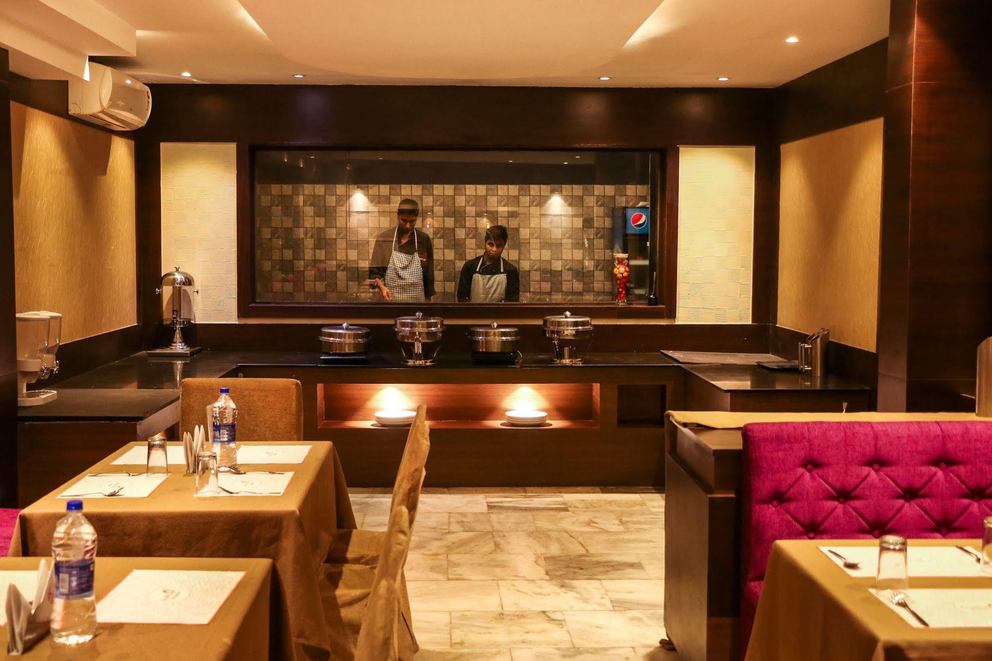 Hotel Mars Classic Chennai Bagian luar foto