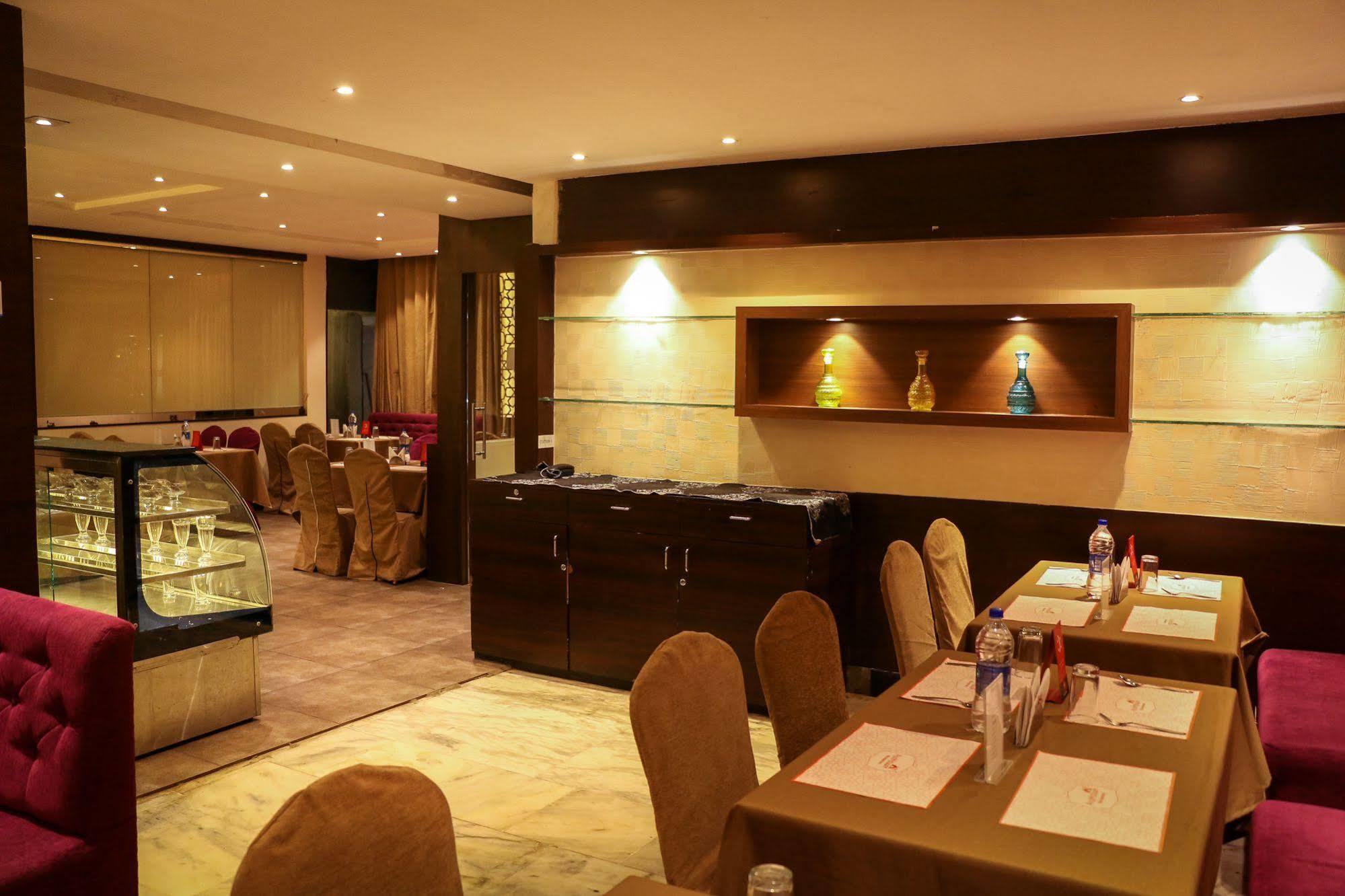 Hotel Mars Classic Chennai Bagian luar foto