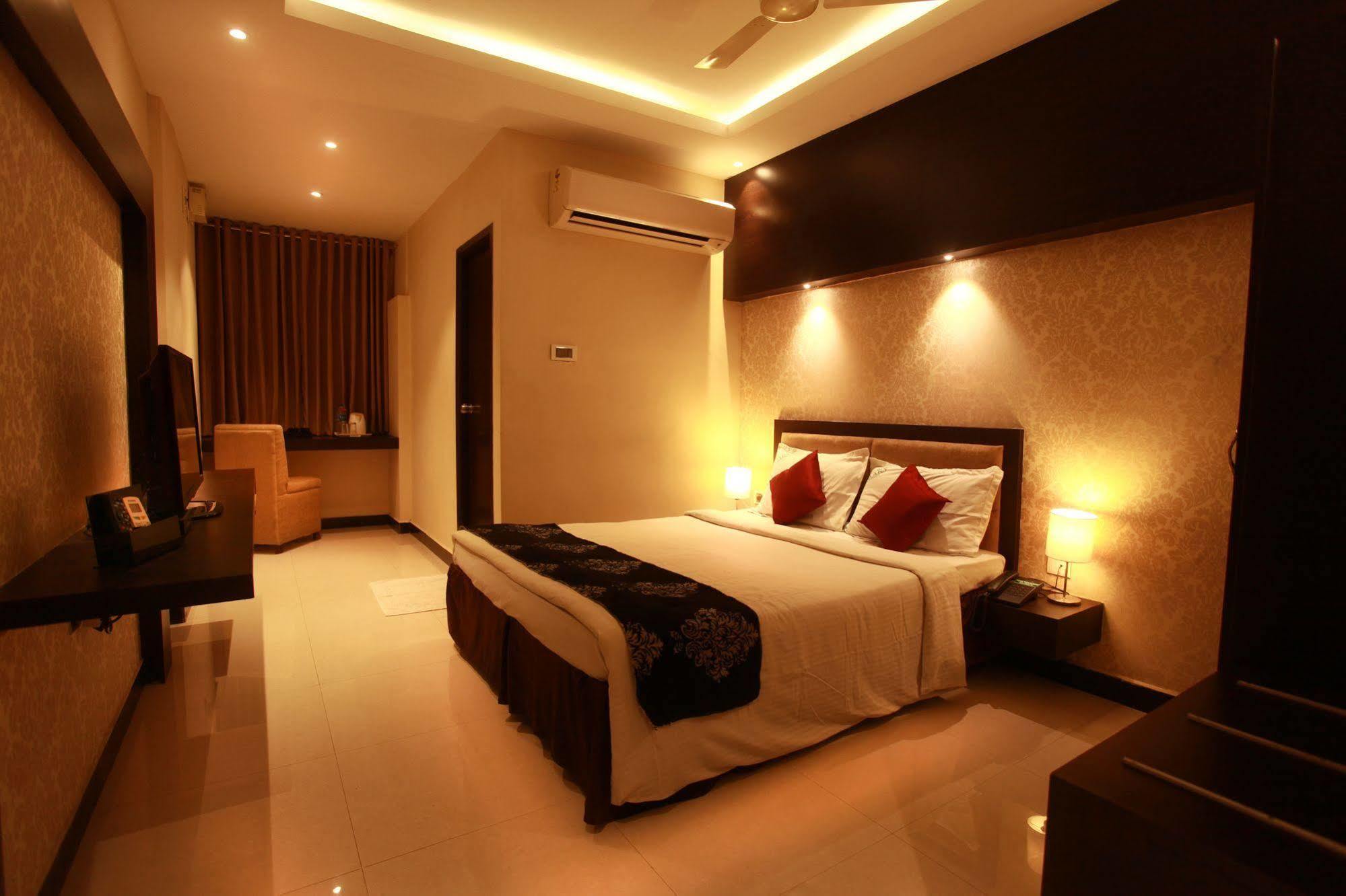 Hotel Mars Classic Chennai Bagian luar foto