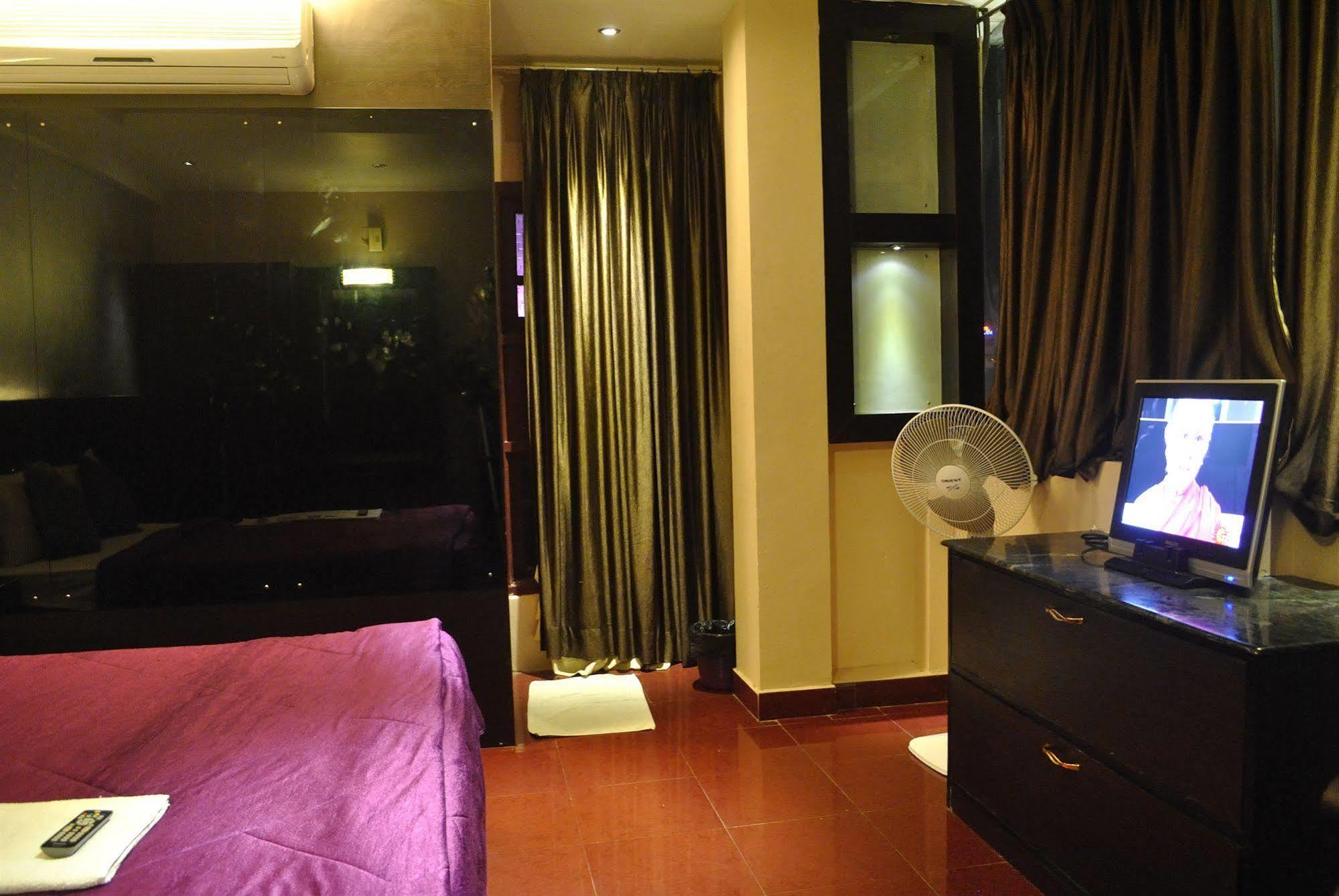 Hotel Mars Classic Chennai Bagian luar foto