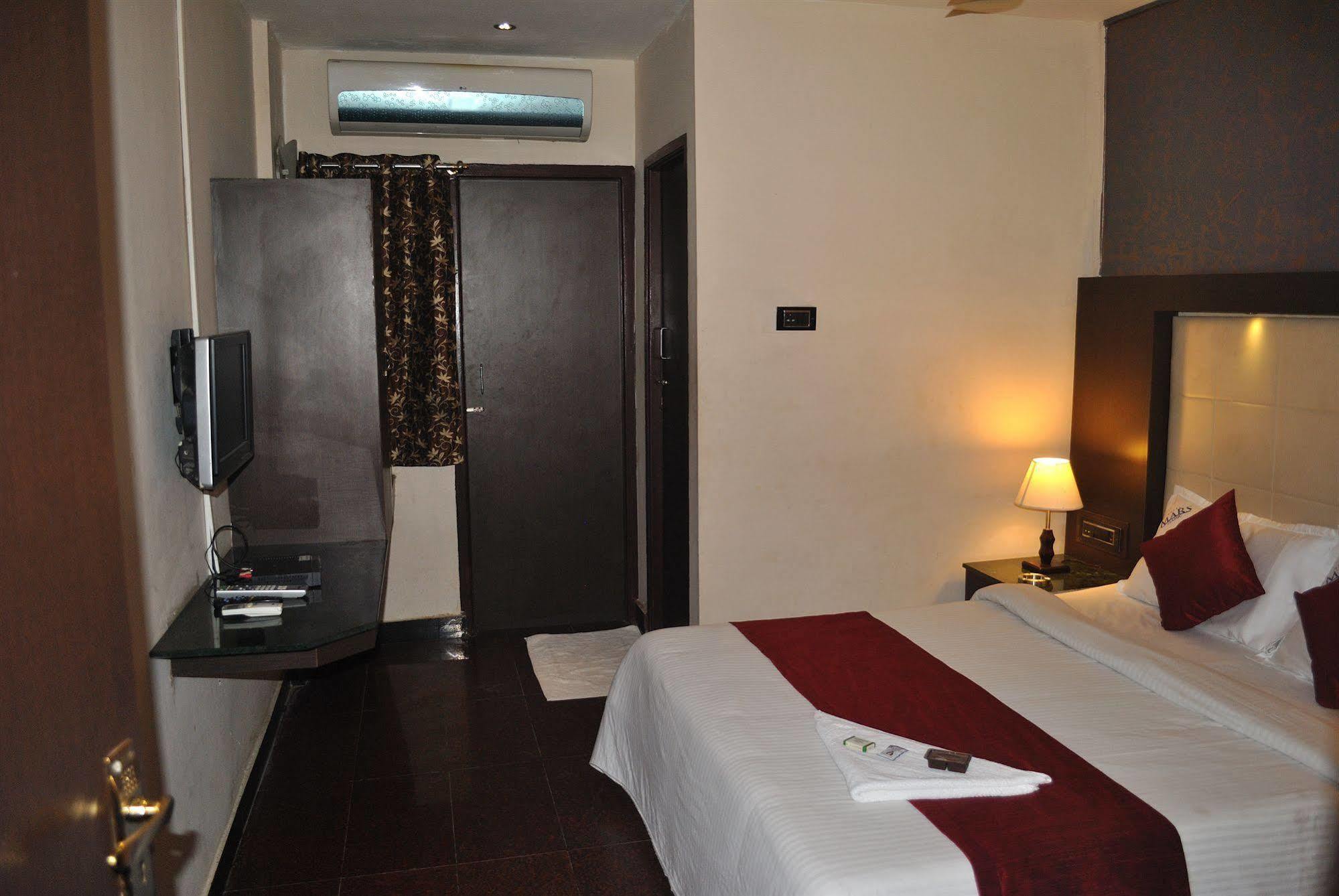 Hotel Mars Classic Chennai Bagian luar foto