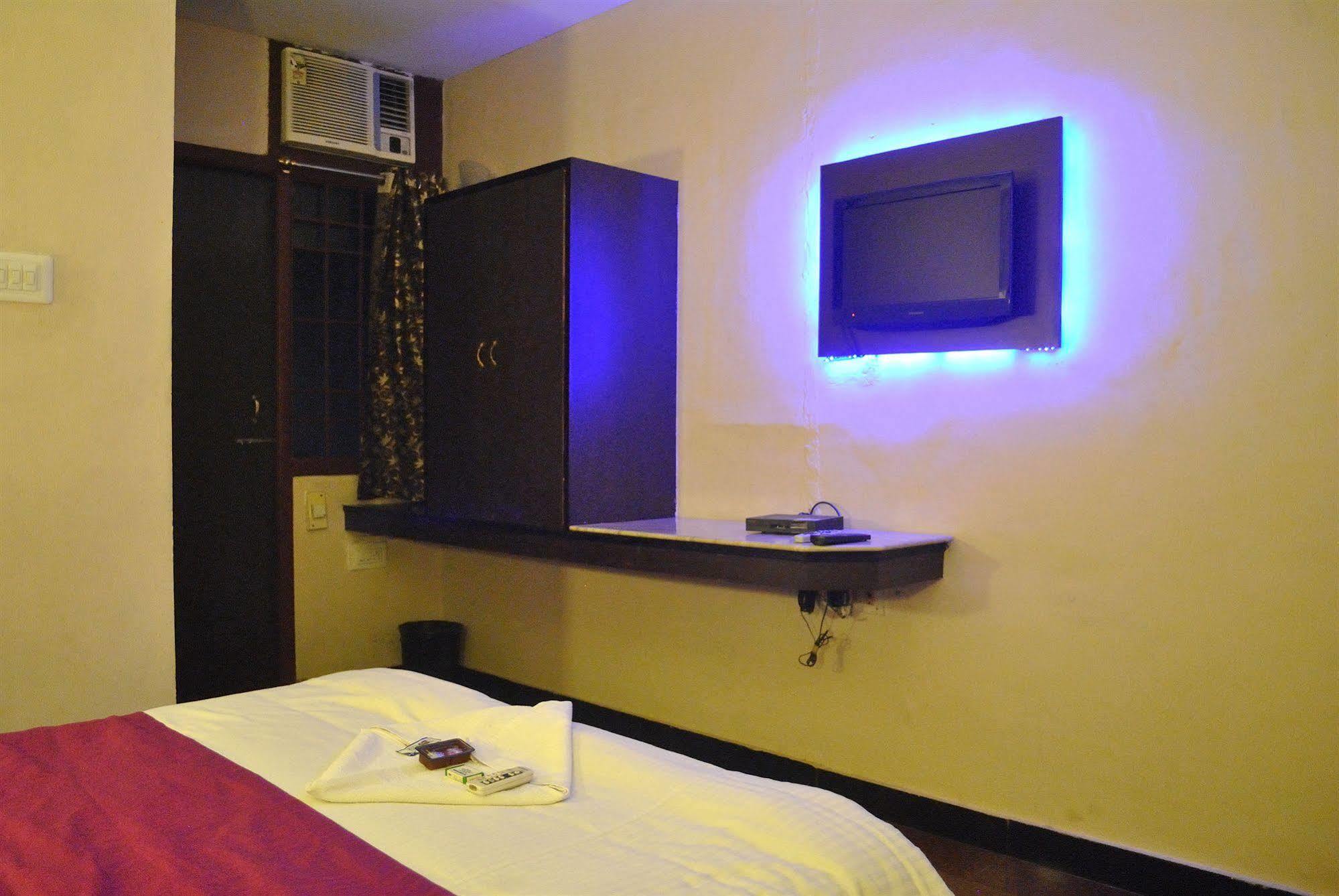 Hotel Mars Classic Chennai Bagian luar foto
