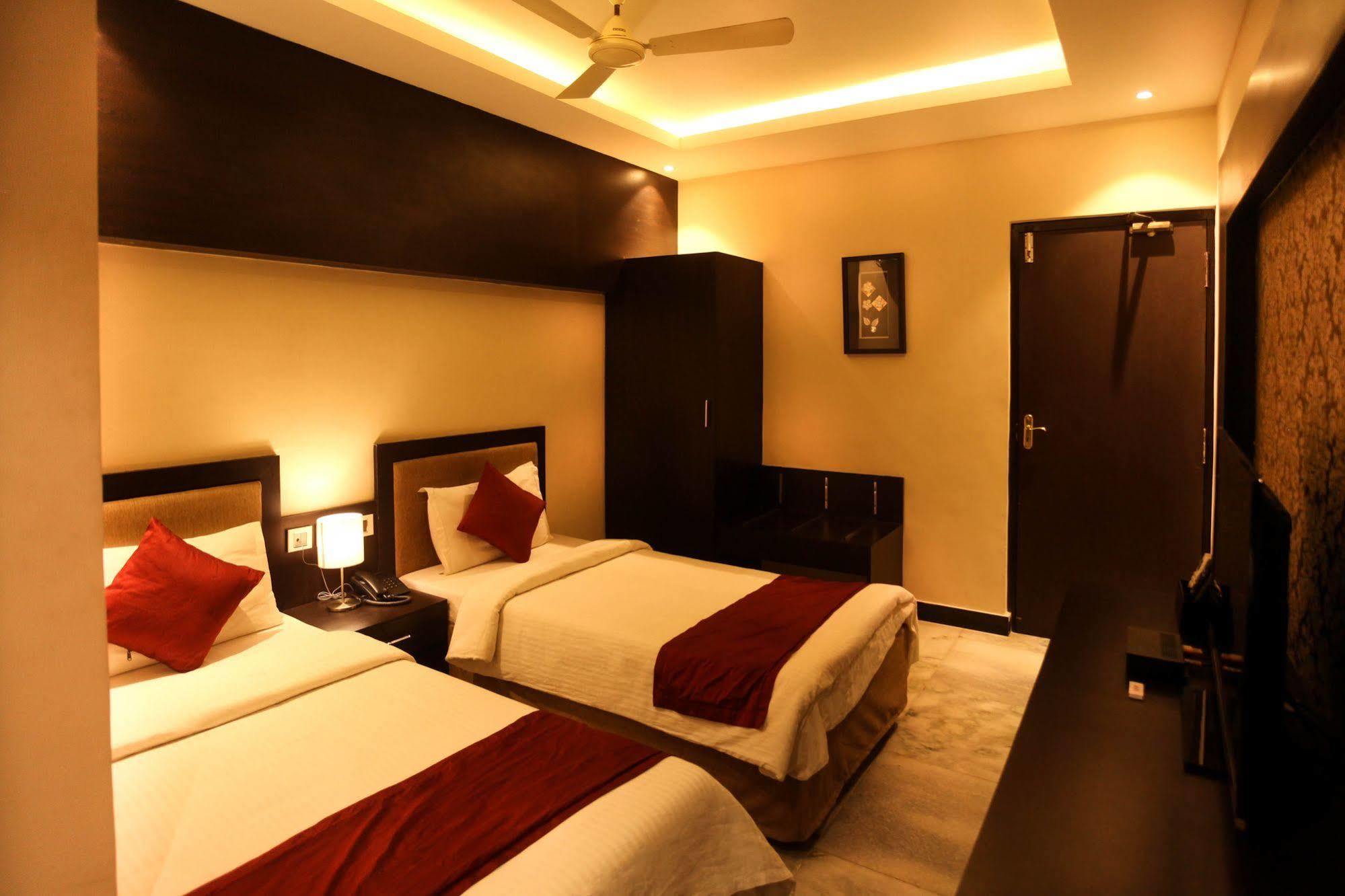 Hotel Mars Classic Chennai Bagian luar foto