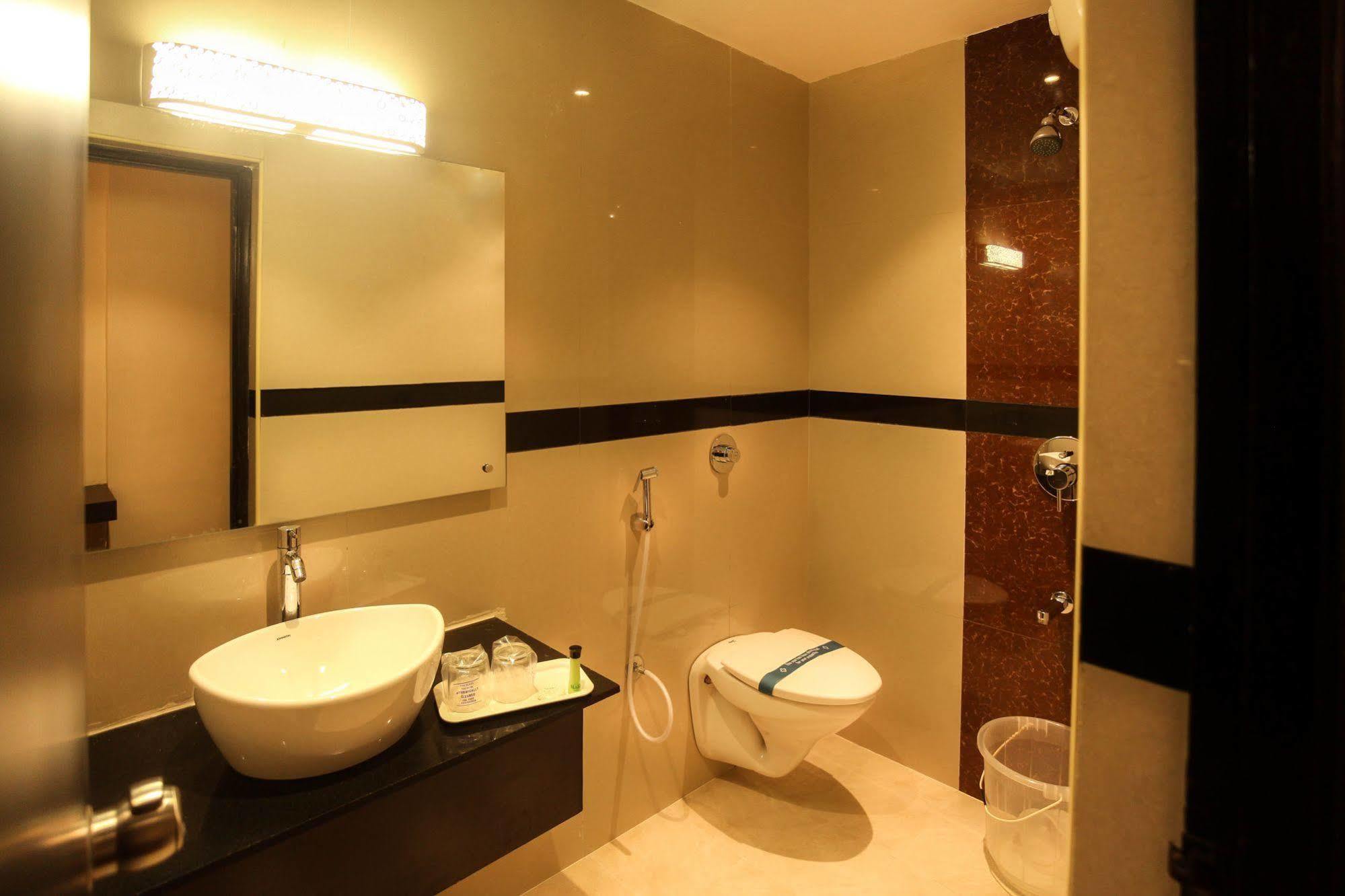 Hotel Mars Classic Chennai Bagian luar foto
