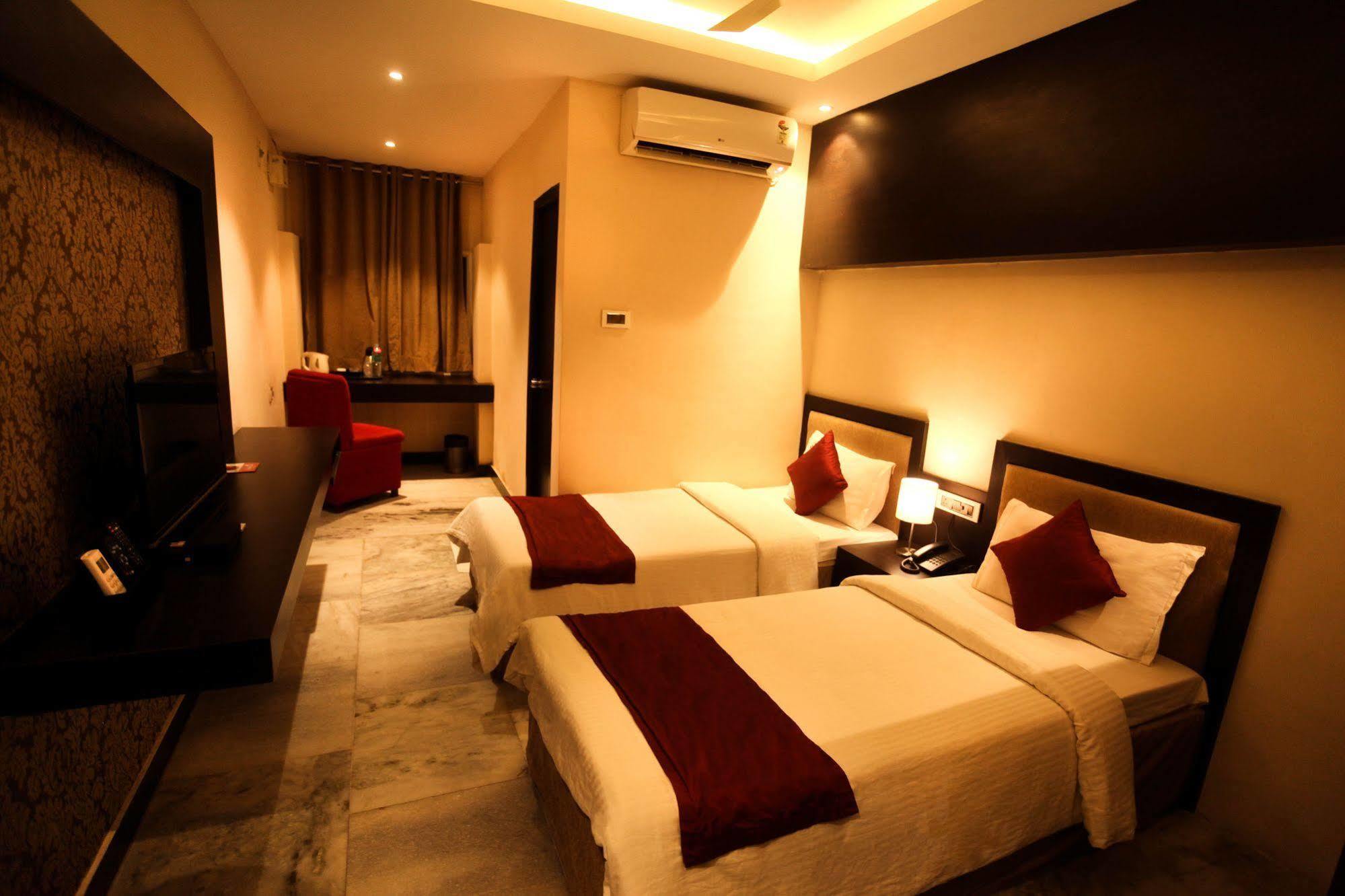 Hotel Mars Classic Chennai Bagian luar foto