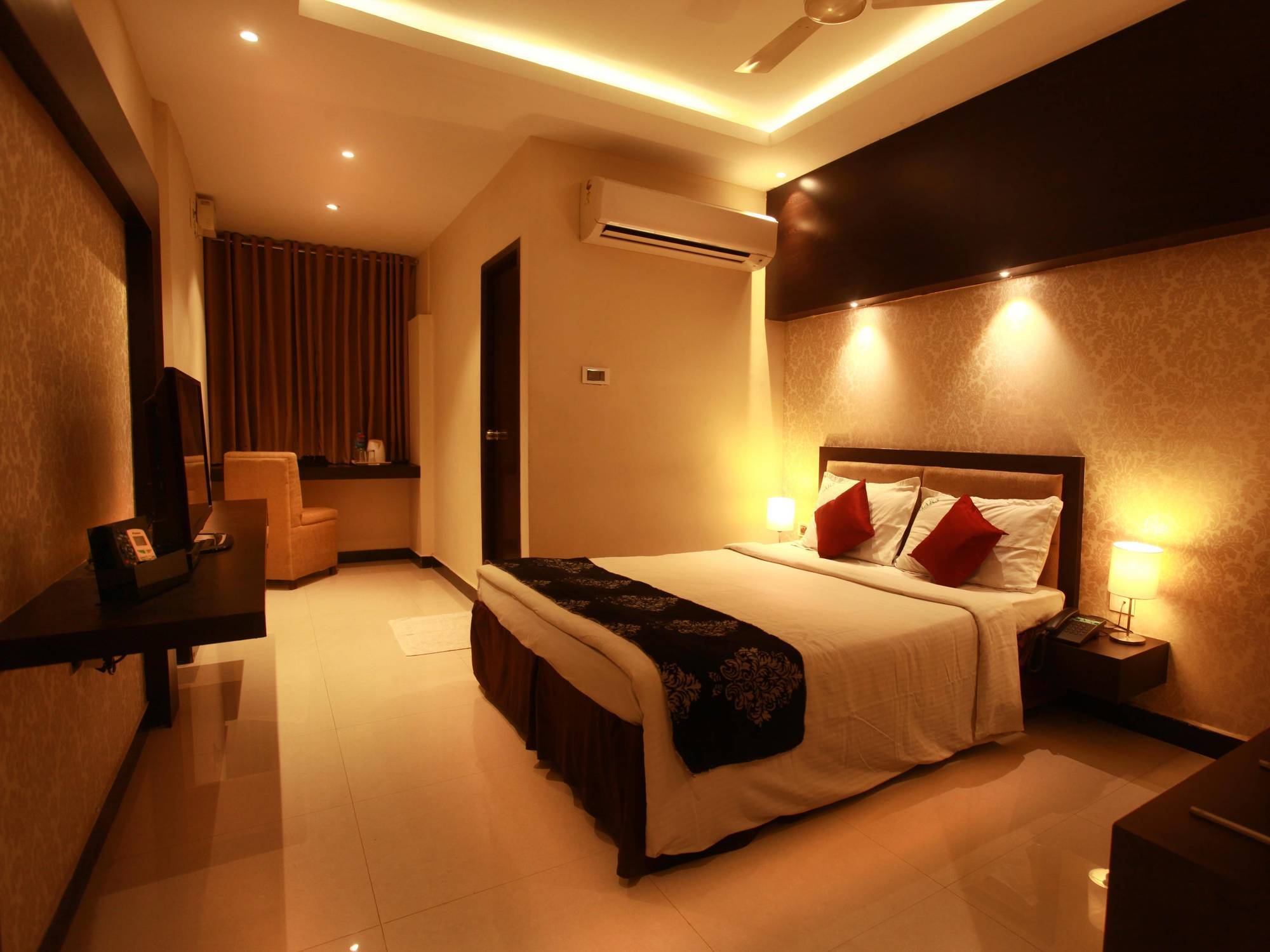 Hotel Mars Classic Chennai Bagian luar foto