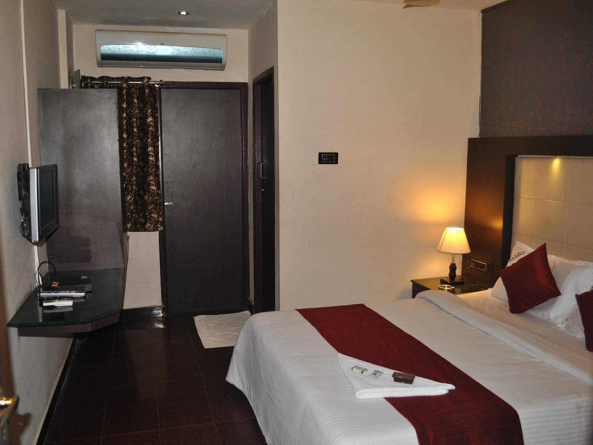 Hotel Mars Classic Chennai Bagian luar foto