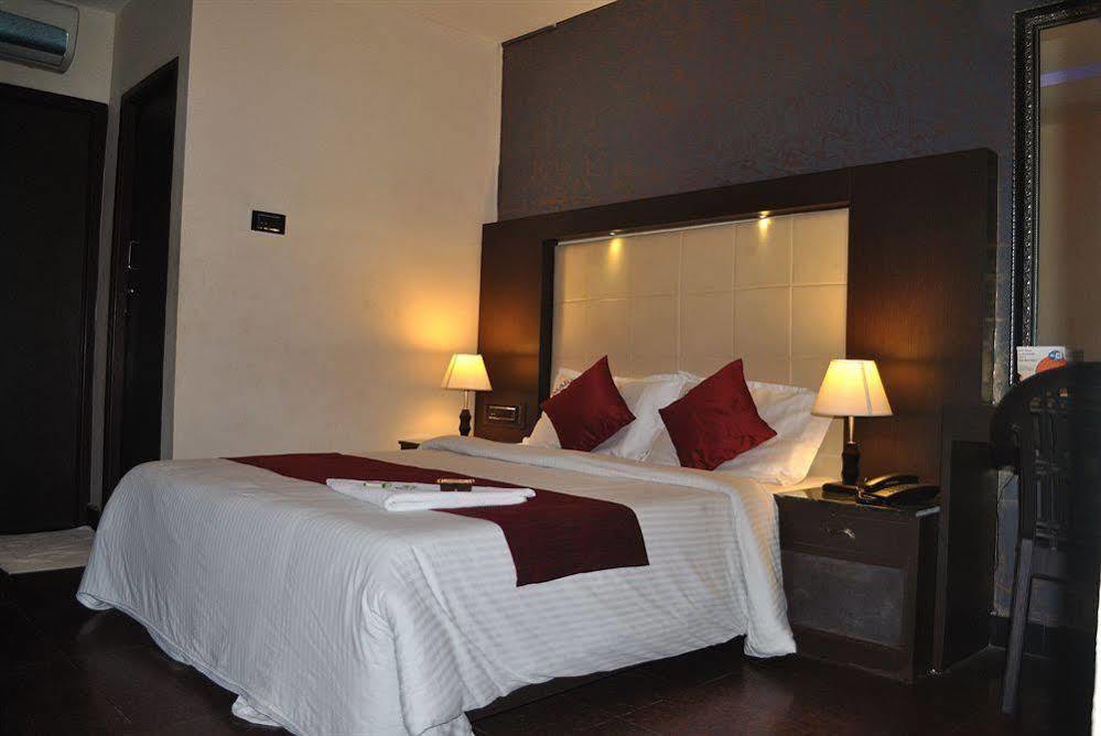 Hotel Mars Classic Chennai Bagian luar foto