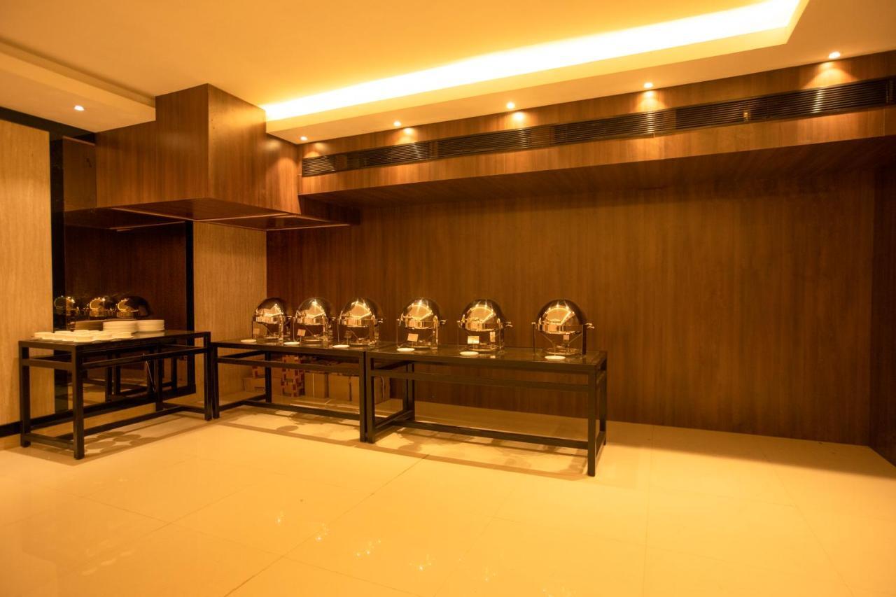 Hotel Mars Classic Chennai Bagian luar foto